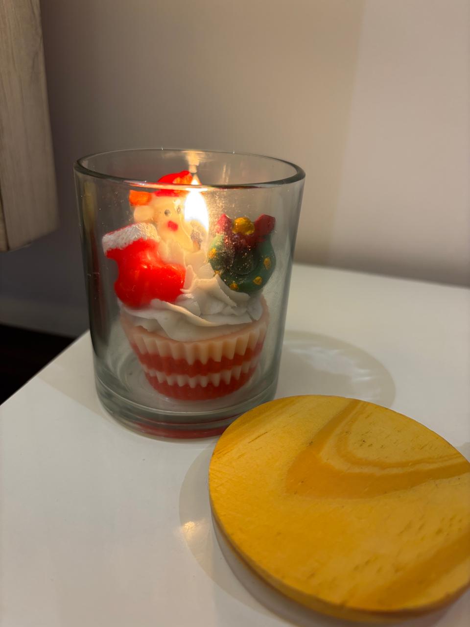 Christmas Candle Cupcake - mombaati